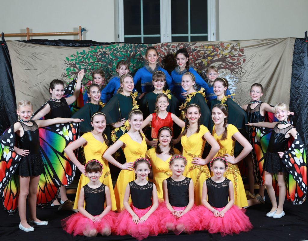 Mit bunten Kostümen, fetziger Musik und abwechslungsreicher Choreographie feiert die Wasserburger Kinder - und Jugendgarde in dieser Faschingssaison ihr 15-jähriges Bestehen …